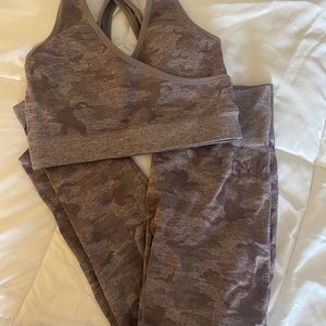 Gymshark Camo Seamless Sports Bra + Adapt Camo Seamless Leggings Purple Medium